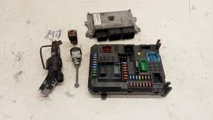 Używane Zestaw zamków Peugeot 208 I (CA/CC/CK/CL) 1.0 Vti 12V PureTech Cena € 115,00 Procedura marży oferowane przez Hans Auto Onderdelen