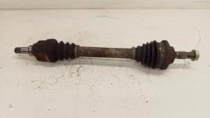 Gebruikte Aandrijfas links-voor Peugeot 206 CC (2D) 1.6 16V Prijs € 25,00 Margeregeling aangeboden door Hans Auto Onderdelen
