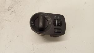 Gebruikte Licht Schakelaar Audi A3 (8P1) 1.9 TDI Prijs € 20,00 Margeregeling aangeboden door Hans Auto Onderdelen