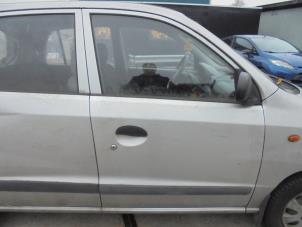 Begagnade Framdörr, 4-dörrars, höger Hyundai Atos 1.0 12V Pris € 60,00 Marginaltabell erbjuds av Hans Auto Onderdelen