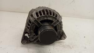 Gebruikte Alternator Volkswagen Passat Variant (3B5) 2.3 VR5 Prijs € 35,00 Margeregeling aangeboden door Hans Auto Onderdelen