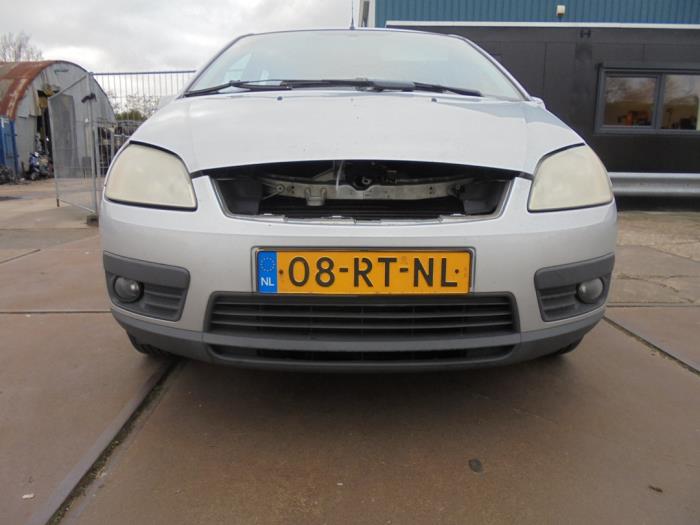 Främre stötfångare från en Ford Focus C-Max 1.6 16V 2005