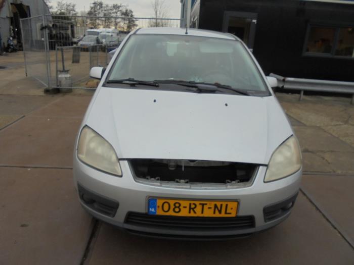 Främre stötfångare från en Ford Focus C-Max 1.6 16V 2005