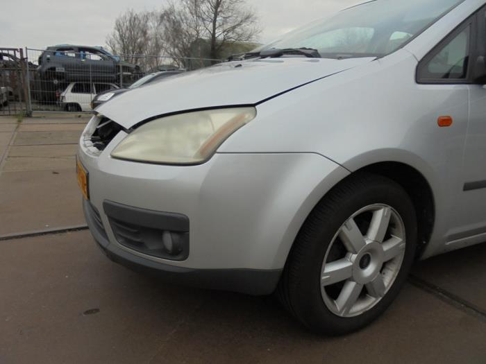 Främre stötfångare från en Ford Focus C-Max 1.6 16V 2005