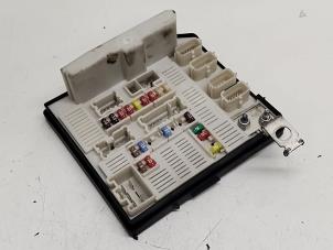 Begagnade Säkringsbox Renault Scénic II (JM) 1.6 16V Pris € 35,00 Marginaltabell erbjuds av Hans Auto Onderdelen