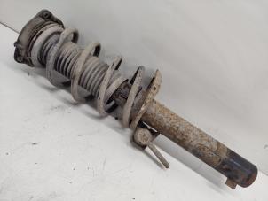 Begagnade Stötdämparstång, höger fram Volkswagen Caddy III (2KA,2KH,2CA,2CH) 1.6 TDI 16V Pris € 40,00 Marginaltabell erbjuds av Hans Auto Onderdelen