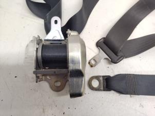 Gebruikte Veiligheidsgordel links-voor Peugeot 107 1.0 12V Prijs € 25,00 Margeregeling aangeboden door Hans Auto Onderdelen