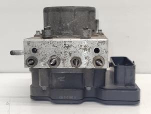 Używane Pompa ABS Renault Clio IV (5R) 0.9 Energy TCE 90 12V Cena € 35,00 Procedura marży oferowane przez Hans Auto Onderdelen