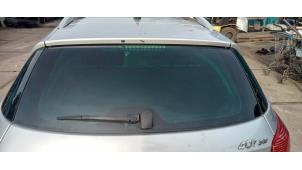 Używane Szyba tylna Peugeot 407 SW (6E) 2.0 16V Cena € 100,00 Procedura marży oferowane przez Hans Auto Onderdelen