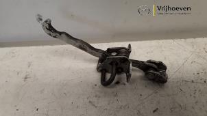 Gebruikte Deurvanger 4Deurs links-voor Opel Astra G (F08/48) 1.6 16V Prijs € 15,00 Margeregeling aangeboden door Autodemontage Vrijhoeven B.V.