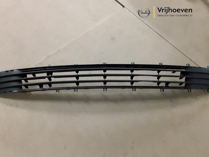 Grille van een Opel Corsa C (F08/68) 1.2 16V 2002