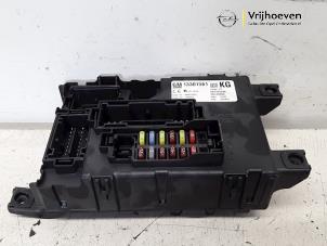 Begagnade Säkringsbox Opel Corsa D 1.3 CDTi 16V ecoFLEX Pris € 60,00 Marginaltabell erbjuds av Autodemontage Vrijhoeven B.V.