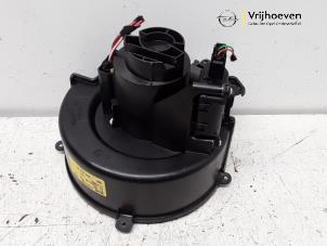 Gebruikte Kachel Ventilatiemotor Opel Zafira (F75) 1.6 16V Prijs € 20,00 Margeregeling aangeboden door Autodemontage Vrijhoeven B.V.