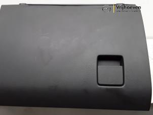 Gebruikte Dashboardkastje Opel Signum 2.2 DIG 16V Prijs € 20,00 Margeregeling aangeboden door Autodemontage Vrijhoeven B.V.