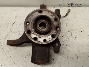 Gebruikte Fusee rechts-voor Opel Zafira (M75) 1.6 16V Prijs € 40,00 Margeregeling aangeboden door Autodemontage Vrijhoeven B.V.