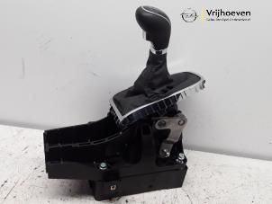 Begagnade Växelspak Opel Astra J GTC (PD2/PF2) 1.6 SIDI Eco Turbo 16V Pris € 50,00 Marginaltabell erbjuds av Autodemontage Vrijhoeven B.V.