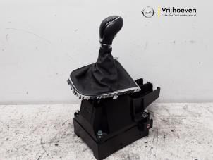 Begagnade Växelspak Opel Astra J (PC6/PD6/PE6/PF6) 2.0 CDTI 16V 160 Ecotec Pris € 50,00 Marginaltabell erbjuds av Autodemontage Vrijhoeven B.V.