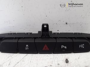 Używane Przelacznik swiatel awaryjnych Opel Insignia 1.4 Turbo 16V Ecotec Cena € 30,00 Procedura marży oferowane przez Autodemontage Vrijhoeven B.V.