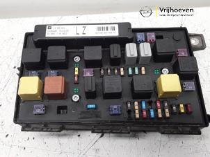 Używane Skrzynka bezpieczników Opel Astra H SW (L35) 1.7 CDTi 16V Cena € 40,00 Procedura marży oferowane przez Autodemontage Vrijhoeven B.V.