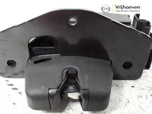 Używane Mechanizm zamka tylnej klapy Opel Grandland (X) 1.2 Turbo 12V Cena € 20,00 Procedura marży oferowane przez Autodemontage Vrijhoeven B.V.