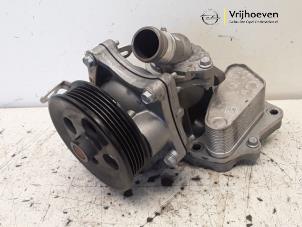 Begagnade Vattenpump Opel Astra K 1.4 Turbo 16V Pris € 100,00 Marginaltabell erbjuds av Autodemontage Vrijhoeven B.V.