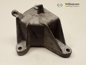 Używane Wspornik silnika Opel Insignia Sports Tourer 2.0 CDTI 16V Cena € 20,00 Procedura marży oferowane przez Autodemontage Vrijhoeven B.V.