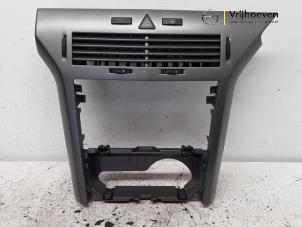 Gebruikte Radio omlijsting Opel Astra H GTC (L08) 1.9 CDTi 120 Prijs € 50,00 Margeregeling aangeboden door Autodemontage Vrijhoeven B.V.