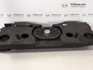 Gebruikte Subwoofer Opel Insignia Sports Tourer 2.0 CDTI 16V 160 Ecotec 4x4 Prijs € 150,00 Margeregeling aangeboden door Autodemontage Vrijhoeven B.V.