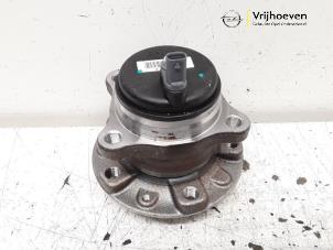 Używane Tylna piasta kola Opel Grandland (X) 1.2 Turbo 12V Cena € 40,00 Procedura marży oferowane przez Autodemontage Vrijhoeven B.V.