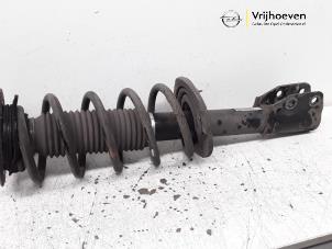 Begagnade Stötdämparstång, vänster fram Opel Antara 2.2 CDTI 16V 4x2 Pris € 50,00 Marginaltabell erbjuds av Autodemontage Vrijhoeven B.V.