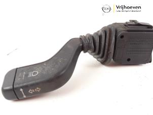 Gebruikte Richtingaanwijzer Schakelaar Opel Combo (Corsa B) 1.7 D Prijs € 10,00 Margeregeling aangeboden door Autodemontage Vrijhoeven B.V.