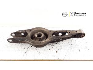 Gebruikte Draagarm onder rechts-achter Opel Insignia Grand Sport 1.5 Turbo 16V 165 Prijs € 40,00 Margeregeling aangeboden door Autodemontage Vrijhoeven B.V.