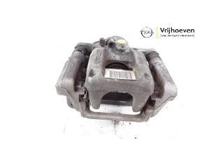 Gebruikte Remklauw (Tang) links-achter Opel Grandland/Grandland X 1.6 CDTi 120 Prijs € 40,00 Margeregeling aangeboden door Autodemontage Vrijhoeven B.V.