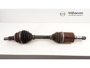 Begagnade Drivaxel, vänster fram Opel Insignia Grand Sport 2.0 CDTI 16V Pris € 150,00 Marginaltabell erbjuds av Autodemontage Vrijhoeven B.V.