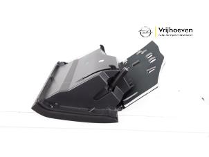 Gebruikte Dashboardkastje Opel Signum 2.2 DIG 16V Prijs € 40,00 Margeregeling aangeboden door Autodemontage Vrijhoeven B.V.