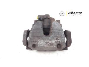 Begagnade Främre bromsok, höger Opel Corsa E 1.3 CDTi 16V ecoFLEX Pris € 30,00 Marginaltabell erbjuds av Autodemontage Vrijhoeven B.V.