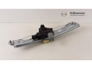 Begagnade Fönstermekanism för bakre dörr, 4-dörrars, höger Opel Insignia Grand Sport 2.0 CDTI 16V Pris € 125,00 Marginaltabell erbjuds av Autodemontage Vrijhoeven B.V.