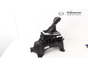 Begagnade Automatisk växelväljare Opel Insignia Grand Sport 2.0 CDTI 16V Pris € 100,00 Marginaltabell erbjuds av Autodemontage Vrijhoeven B.V.