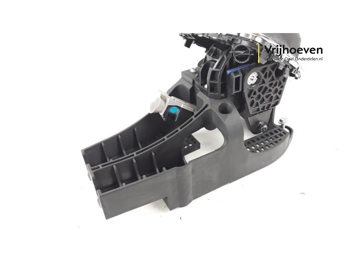 Versnellingspook van een Opel Astra K 1.0 Turbo 12V 2017