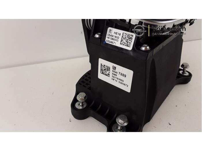 Versnellingspook van een Opel Astra K 1.0 Turbo 12V 2017