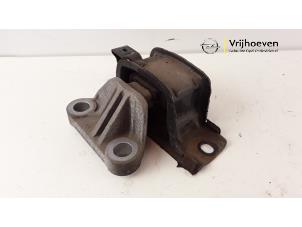 Używane Wspornik silnika Opel Adam 1.2 16V Cena € 20,00 Procedura marży oferowane przez Autodemontage Vrijhoeven B.V.