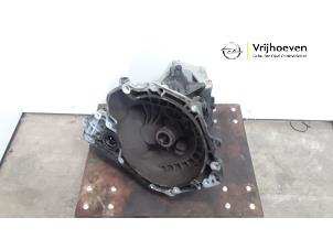 Gebruikte Versnellingsbak Opel Corsa D 1.2 16V Prijs € 200,00 Margeregeling aangeboden door Autodemontage Vrijhoeven B.V.