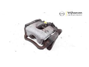 Gebruikte Remklauw (Tang) rechts-achter Opel Astra K Sports Tourer 1.4 Turbo 16V Prijs € 80,00 Margeregeling aangeboden door Autodemontage Vrijhoeven B.V.