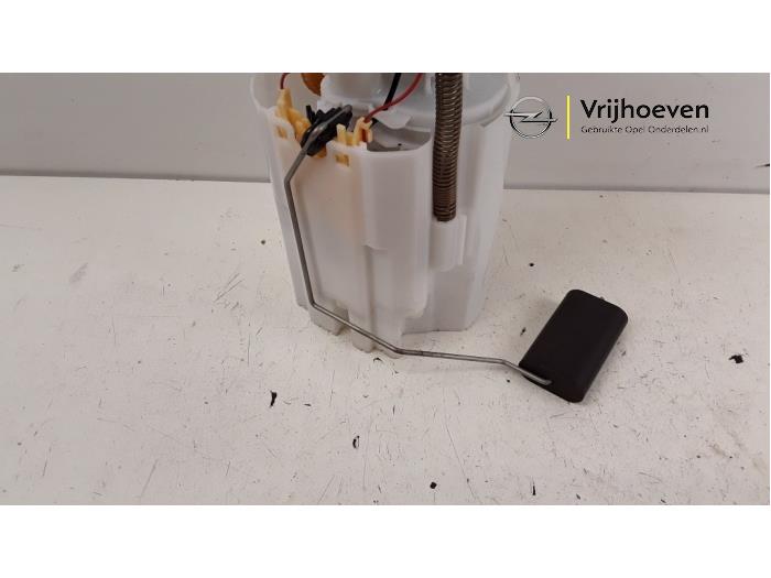 Kraftstoffpumpe Elektrisch van een Opel Corsa E 1.6 OPC Turbo 16V 2015