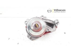 Begagnade Vattenpump Opel Corsa F (UB/UH/UP) 1.2 12V 75 Pris € 50,00 Marginaltabell erbjuds av Autodemontage Vrijhoeven B.V.