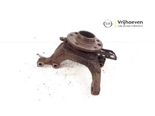 Gebruikte Fusee rechts-voor Opel Astra H Twin Top (L67) 1.8 16V Prijs € 35,00 Margeregeling aangeboden door Autodemontage Vrijhoeven B.V.