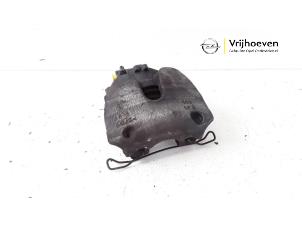 Begagnade Främre bromsok, höger Opel Corsa E 1.3 CDTi 16V ecoFLEX Pris € 30,00 Marginaltabell erbjuds av Autodemontage Vrijhoeven B.V.