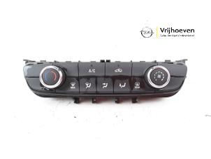 Gebruikte Kachel Bedieningspaneel Opel Crossland (X) 1.6 CDTi 100 Prijs € 50,00 Margeregeling aangeboden door Autodemontage Vrijhoeven B.V.