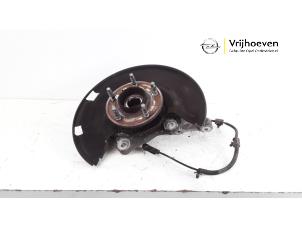 Gebruikte Fusee rechts-voor Opel Zafira Tourer (P12) 2.0 CDTI 16V 160 Ecotec Prijs € 60,00 Margeregeling aangeboden door Autodemontage Vrijhoeven B.V.