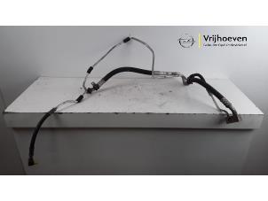 Begagnade Luftkonditioneringsledning Opel Zafira (M75) 1.9 CDTI Pris € 40,00 Marginaltabell erbjuds av Autodemontage Vrijhoeven B.V.